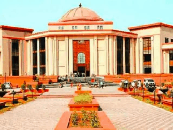 हाईकोर्ट ने कहा- योग्यता जरूरी, सीनियरिटी काफी नहीं; सीनियर की याचिका खारिज की|बिलासपुर (छत्तीसगढ़),Bilaspur (Chhattisgarh) - Dainik Bhaskar