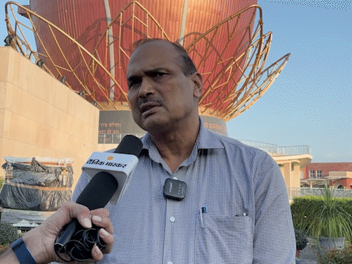 Museum Director Dr. Kuldeep Saini giving information.