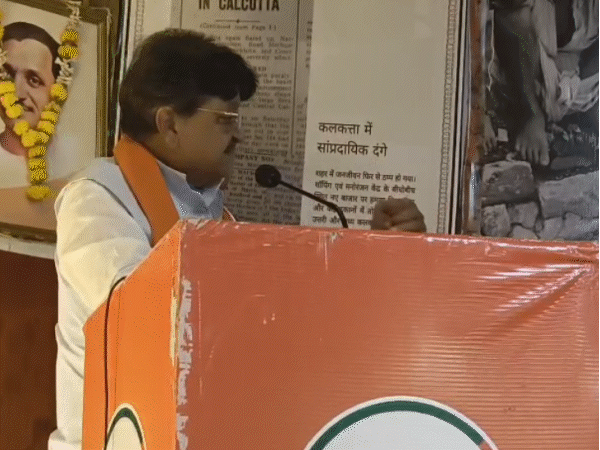 इंदौर में एक कार्यक्रम को संबोधित कर रहे मंत्री कैलाश विजयवर्गीय की जुबान फिसल गई।