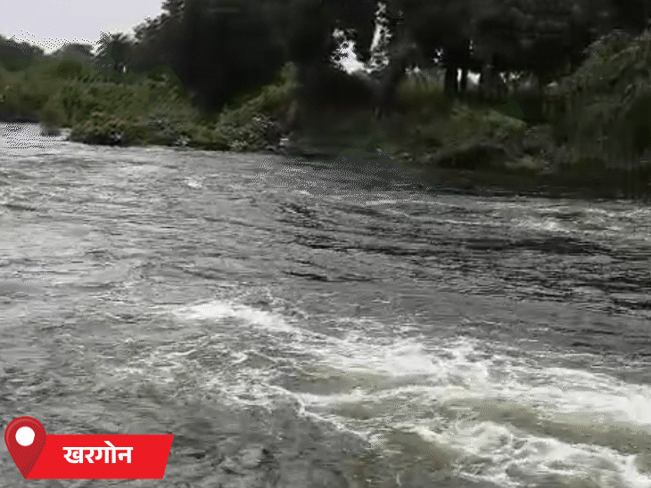 साटकेश्वर महादेव जलमग्न हो गए। मंदिर की घंटी व त्रिशूल दिखाई दिए।