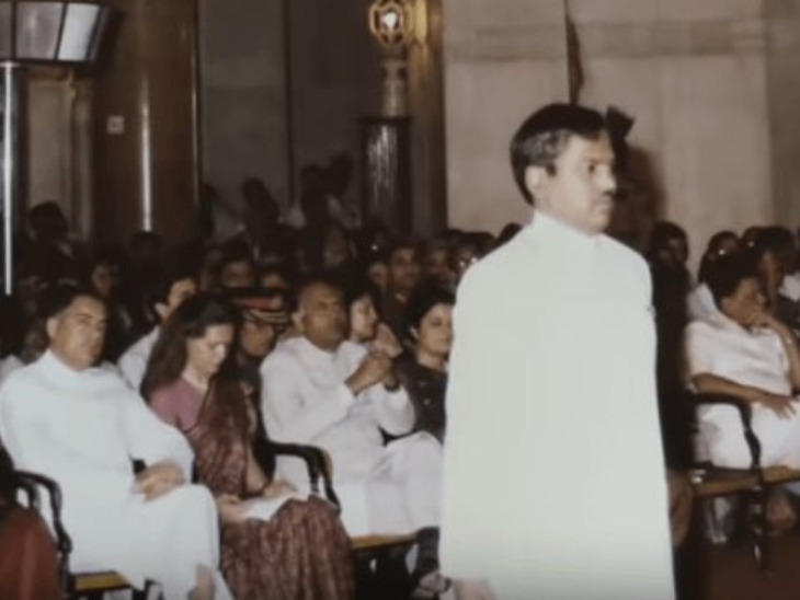साल 1989, अजीत डोवाल कीर्ति चक्र पाने वाले पहले पुलिस अफसर बने।