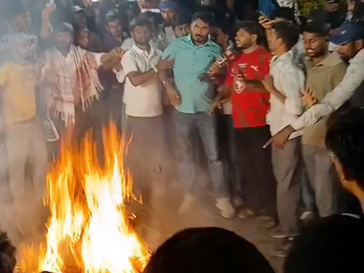 On Friday evening, protesting students burnt an effigy at Albert Ekka Chowk.