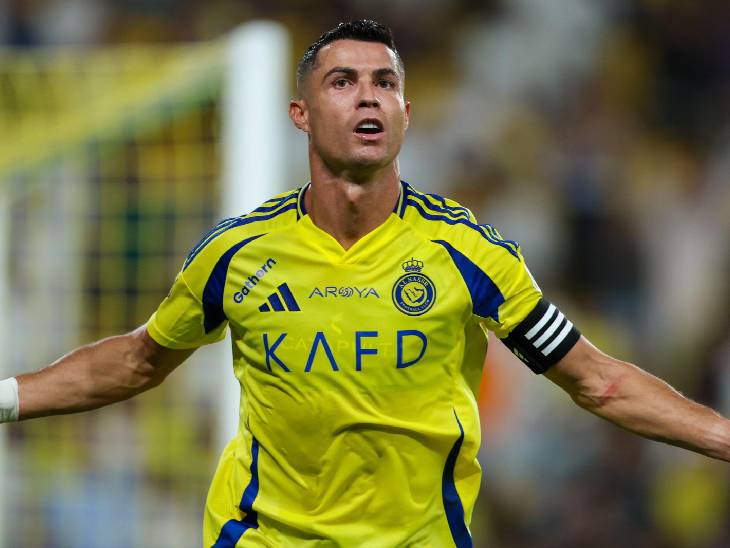 रोनाल्डो की पीली CR7 जर्सी ने लीग को मशहूर तो किया, लेकिन अब लीग का लक्ष्य खेल की गुणवत्ता सुधारना है। इसलिए इस बार किसी यूरोपियन दिग्गज के साथ सऊदी प्रो लीग ने कोई बड़ी डील नहीं की है।- फाइल फोटो - Dainik Bhaskar