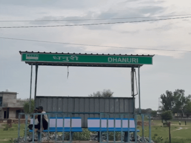 राजस्थान के झुंझुनूं जिले से करीब 15 किलोमीटर दूर बसा गांव धनूरी।