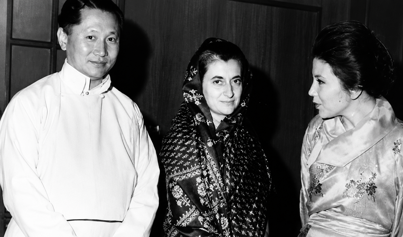 साल 1966, प्रधानमंत्री इंदिरा गांधी के साथ सिक्किम के राजा और रानी।