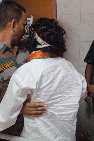 The administration is not allowing the fasting student leader Devendranath Mahto to leave the hospital.