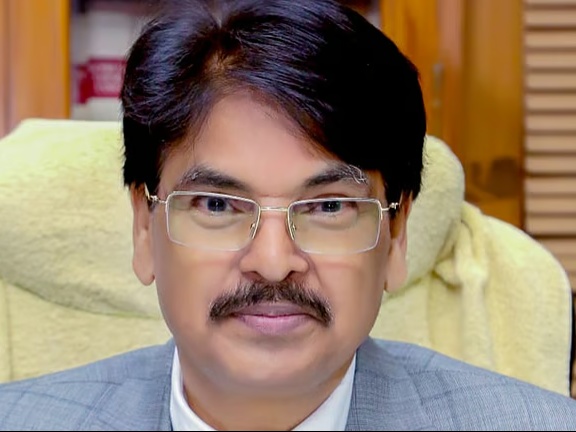 Bar Council Chief Manan Kumar Mishra Apology to Hyderabad University Students