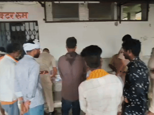 घर में अकेली ही थीं बच्चियां, परिवार खेत पर काम करने गया था|बारां,Baran - Dainik Bhaskar