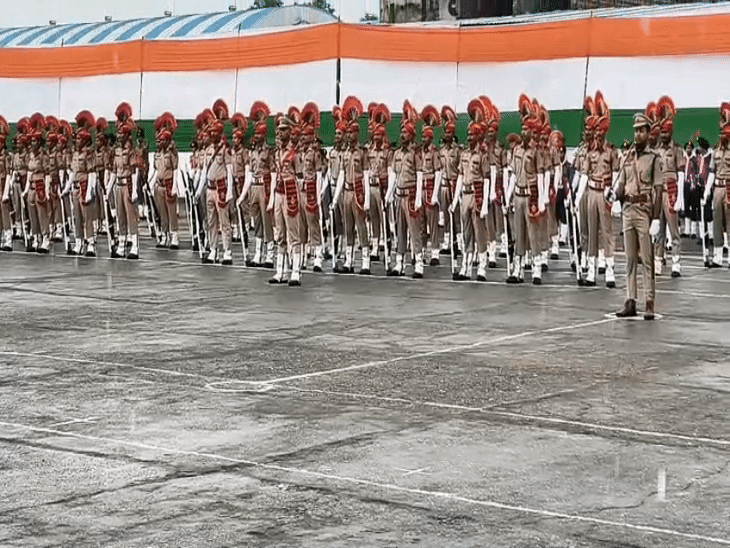 यमुनानगर में बारिश के बीच ही राज्यपाल असीम घोष ने परेड की सलामी ली।