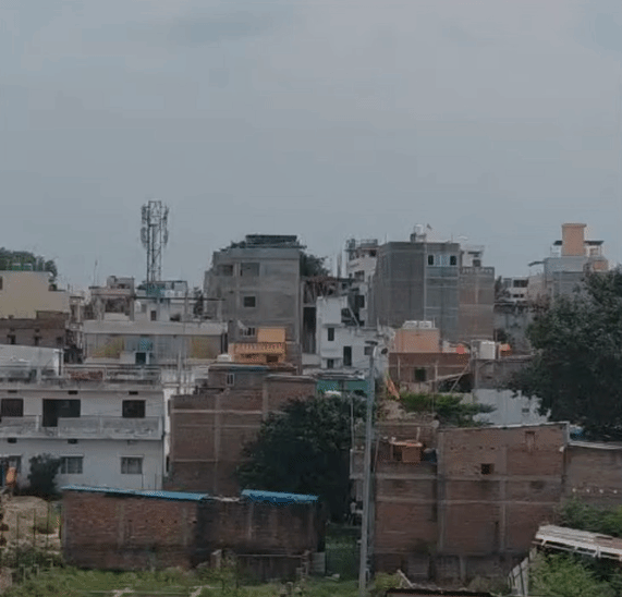 नौजर घाट से कंगन घाट के बीच गंगा किनारे बने मकानों को हटाने के निर्देश।