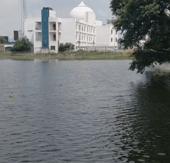 ये गुरुद्वारा कंगन घाट और मेन पटना साहिब गुरुद्वारा के बीच बनाया गया है। इस नए गुरुद्वारे से कंगन घाट की दूरी करीब 500 मीटर है। यहां बाहर से आए सिख श्रद्धालु ठहरते हैं।