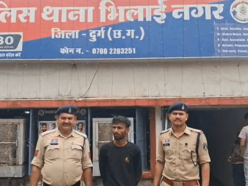 आरोपी विशाल 9वीं फेल है और पेशे से मजदूर है, वह साल 2020 में मजदूरी के लिए पूणे गया था।