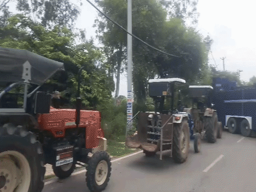 पुलिस ने हांसी शहर के हर एंट्री पॉइंट का ब्लॉक कर दिया है।