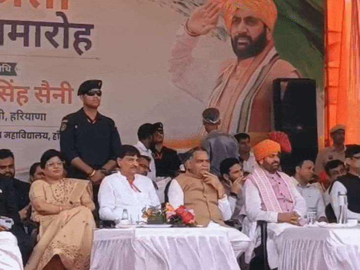 विरोध के बावजूद हांसी में सीएम नायब सैनी ने ध्वजारोहण किया। सोनीपत में छात्राओं ने सांस्कृतिक प्रस्तुति दीं। पंचकूला में परेड निरीक्षण करते हुए मंत्री श्रुति चौधरी।