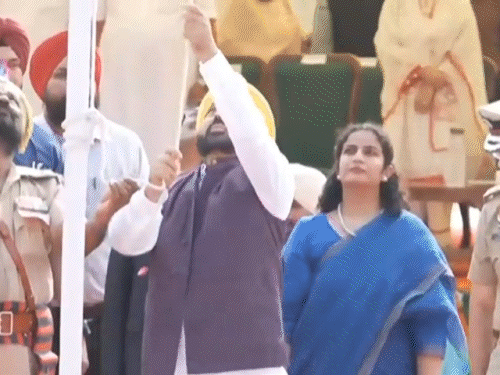 सीएम भगवंत मान ने फिरोजपुर में तिरंगा फहराया।