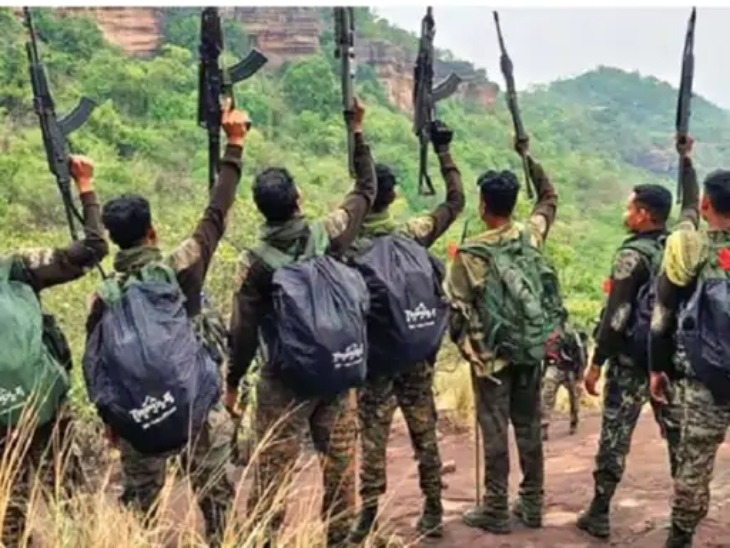 स्तर में नक्सलियों का एनकाउंटर करने के बाद जश्न मनाते हुए जवान। (फाइल फोटो)
