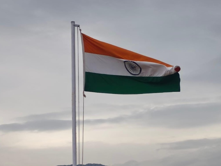 कर्रेगुट्टा की पहाड़ी पर शान से तिरंगा लहराया।