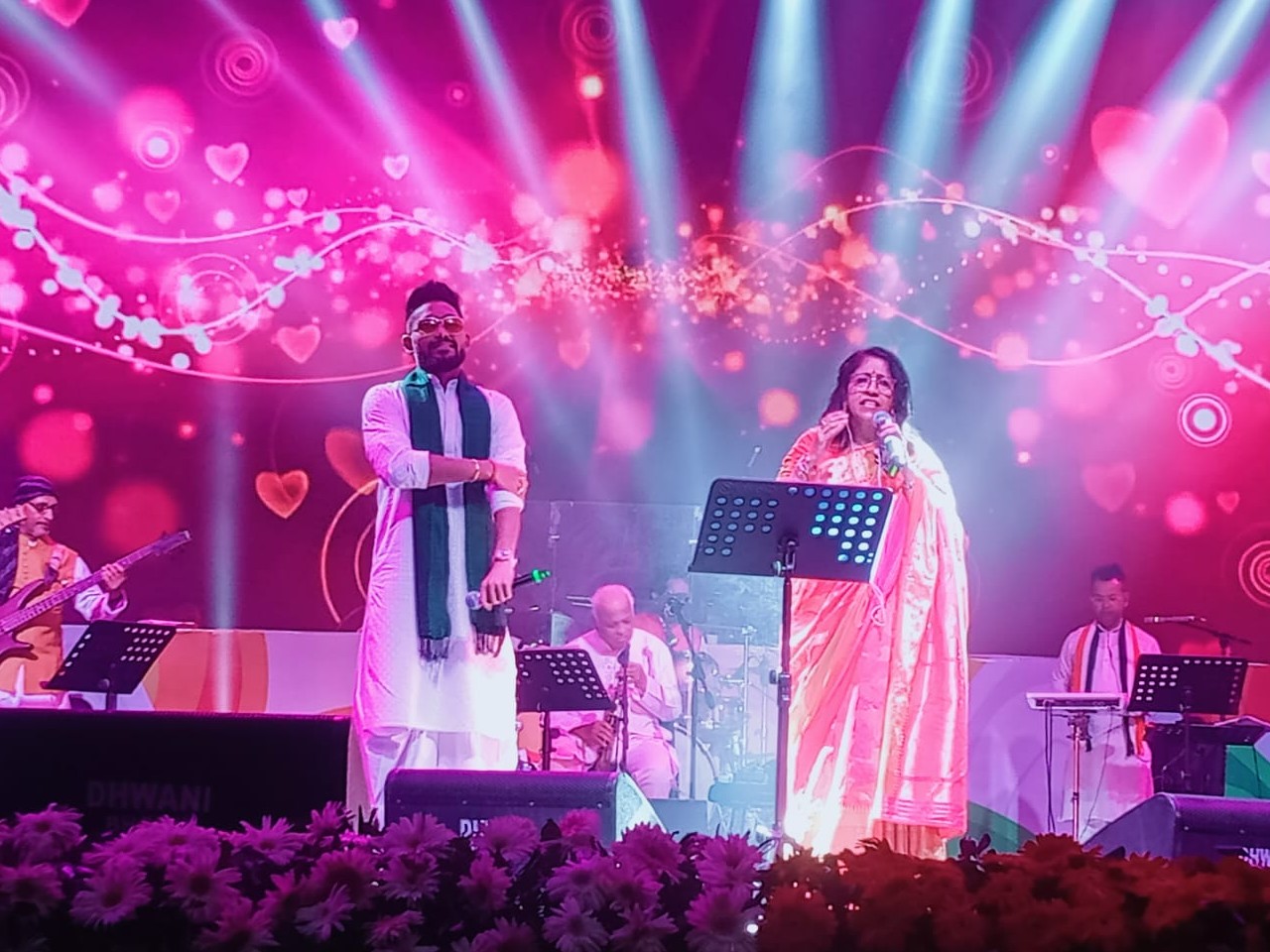 रविंद्र भवन में देशभक्ति गीतों पर झूमे दर्शक; जान कुमार शानू ने भी दी प्रस्तुति|भोपाल,Bhopal - Dainik Bhaskar