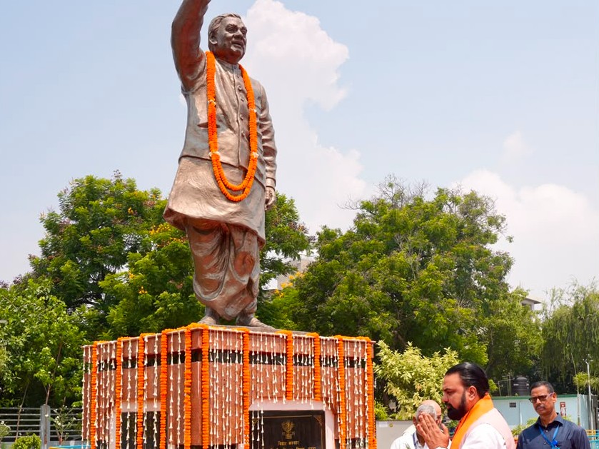 पाटलिपुत्र पार्क में मुख्यमंत्री ने दी श्रद्धाजलि,‘एक वृक्ष अटल जी के नाम’ से पर्यावरण संरक्षण का संदेश|पटना,Patna - Dainik Bhaskar