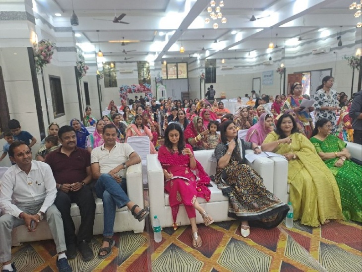 रजवाड़ी श्रावण उत्सव 2026 मौजूद अतिथि व शहरवासी।