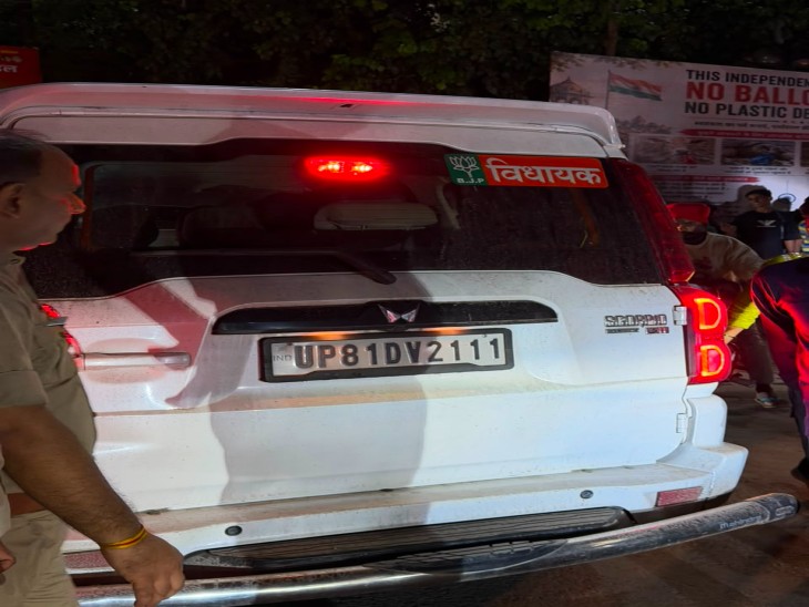 अनिल पाराशर ने कहा कि वह अपने एक रिश्तेदार का हालचाल लेने के लिए वृंदावन के अटल्ला चुंगी चौराहा पर जा रहे थे