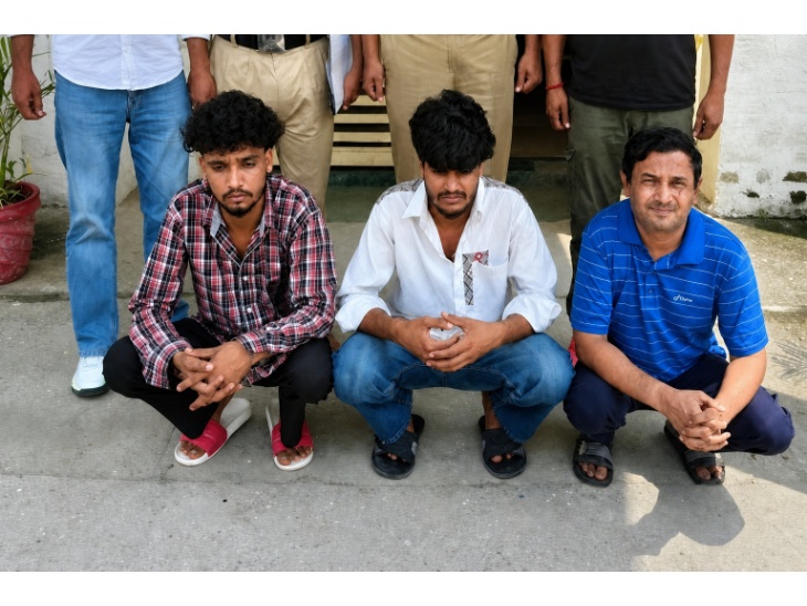 कोहंड निवासी किशन, दिनानाथ कॉलोनी निवासी प्रिंस और सुभाष कॉलोनी निवासी सुनार बाल कृष्ण उर्फ शैंटी को 14 मई को हुई लूट के मामले में गिरफ्तार किया गया था।