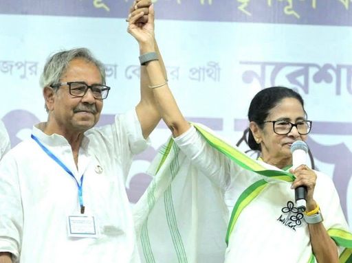 पश्चिम बंगाल की पूर्व सीएम ममता बनर्जी के साथ आशीष बनर्जी। (फाइल फोटो)