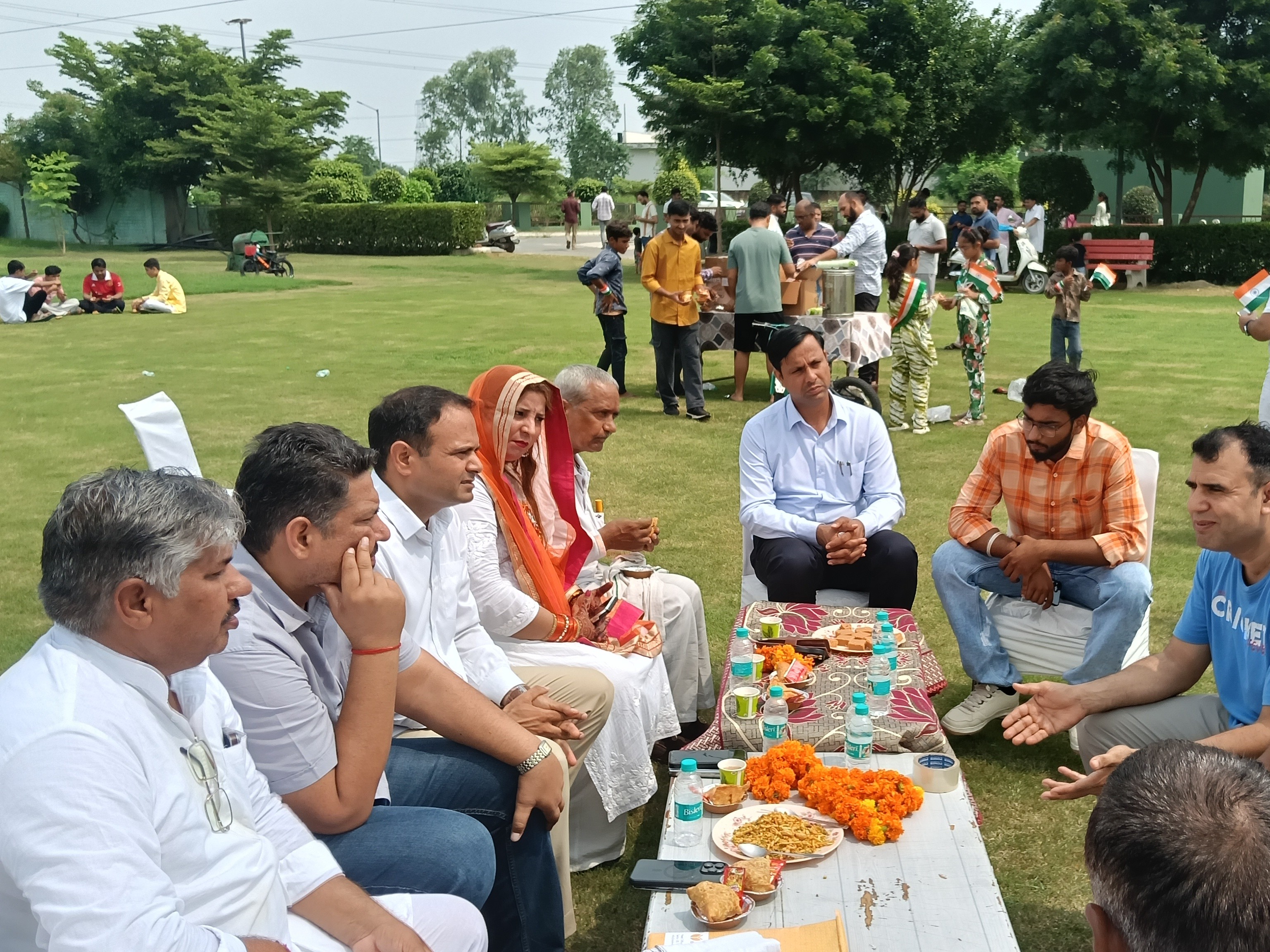 भाजपा प्रवक्ता और ग्रीवेंस कमेटी के पास पहुंचे रेजिडेंट्स, पानी उपलब्ध करने की गुहार|फर्रुखनगर,Farrukh Nagar - Dainik Bhaskar