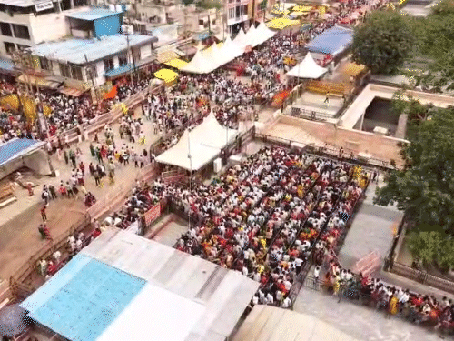 15 अगस्त को श्री महाकालेश्वर मंदिर में श्रद्धालुओं की भारी भीड़ उमड़ी।