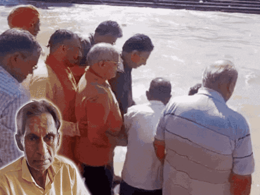 हरिद्वार में गंगा नदी में अस्थियां प्रवाहित करते हुए। इनसेट में शिवचरण राम रतन गुप्ता की फाइल फोटो।