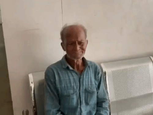 महिलाओं के परिजन पोस्टमॉर्टम हाउस में पहुंचे थे। उन्होंने रो-रोकर मामले की जानकारी दी।