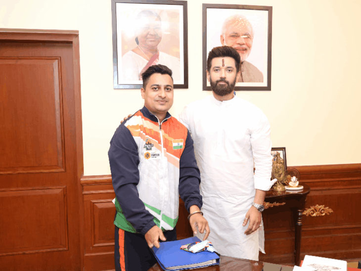विजय बघेल, रमन सिंह और चिराग पासवान के साथ श्रीमंत झा की तस्वीर।