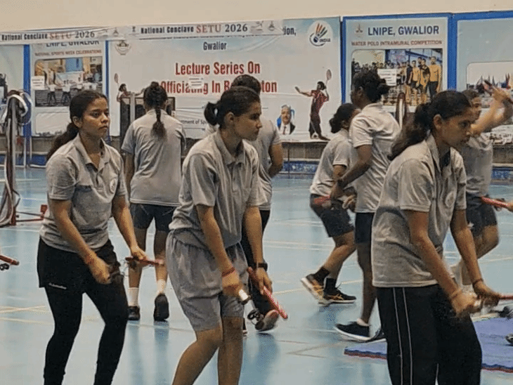 Girls in shorts working out.