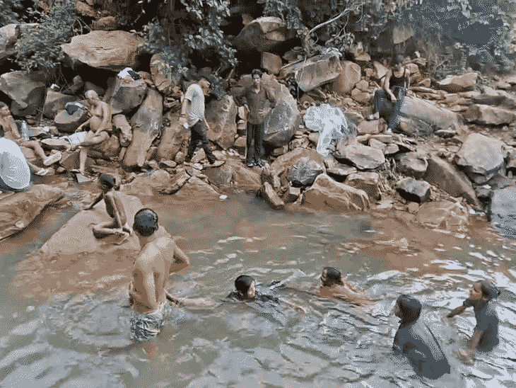बारिश की वजह से जलस्तर बढ़ा।