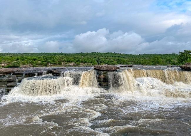 रोहतास की पहाड़ियों में बसा है खूबसूरत कुंड।