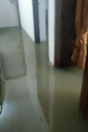 लखनऊ की पॉश इलाके जानकीपुरम में बारिश के बाद भारी जलभराव हो गया। पानी घरों के बेडरूम और किचन तक में घुस गया।