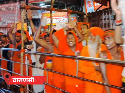 काशी विश्वनाथ में 3 किमी लंबी लाइन, बरेली में हेलिकॉप्टर से फूल बरसाए गए|उत्तरप्रदेश,Uttar Pradesh - Dainik Bhaskar