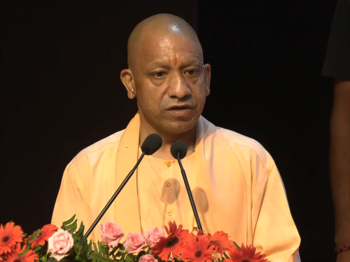 सीएम योगी ने लखनऊ में लोकभवन में प्रदेशभर से आए कोटेदारों को संबोधित किया। - Dainik Bhaskar
