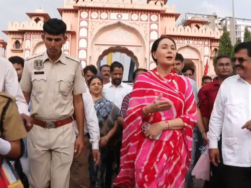 कार्यक्रम के दौरान ‘सवाई मानसिंह द्वार’ और श्री भवानी निकेतन पब्लिक स्कूल (सैनिक स्कूल) के छात्र-छात्रावास भवन का भी लोकार्पण किया गया।