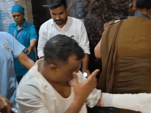 घायल वासुदेव को निजी अस्पताल में भर्ती कराया गया है।