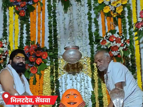 भिलटदेव मंदिर में 101 लीटर दूध से अभिषेक किया गया।