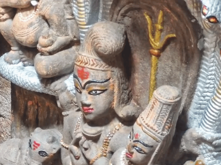 मंदिर अगले 24 घंटे श्रद्धालुओं के दर्शन के लिए खुला रहेगा।
