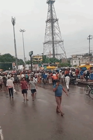 सुबह 7 बजे दुबग्गा-कानपुर बाईपास पूरी तरह से ब्लॉक कर दिया था।