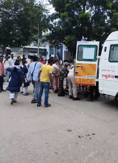 The injured are being brought to Sadar Hospital by ambulance.