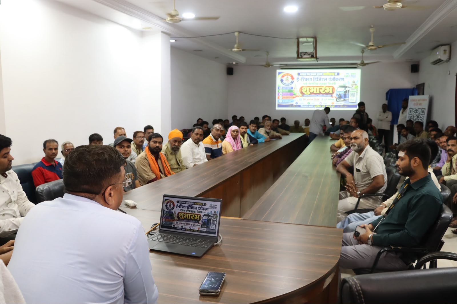 दुर्ग एसएसपी विजय अग्रवाल ने ली ऑटो चालकों की बैठक।