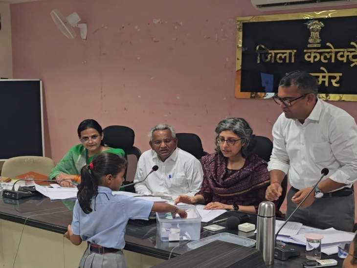 गर्ल्स स्टूडेंट ने बाड़मेर नगर परिषद की निकाली लॉटरी।
