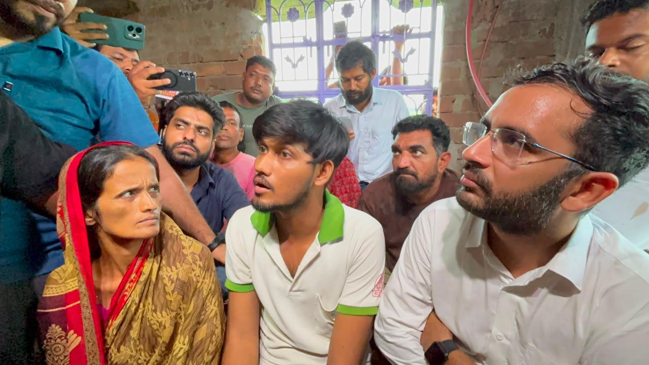 CJP के को-कन्वीनर आशुतोष रांका ने सोमवार को मफीक के परिवार से मुलाकित की।