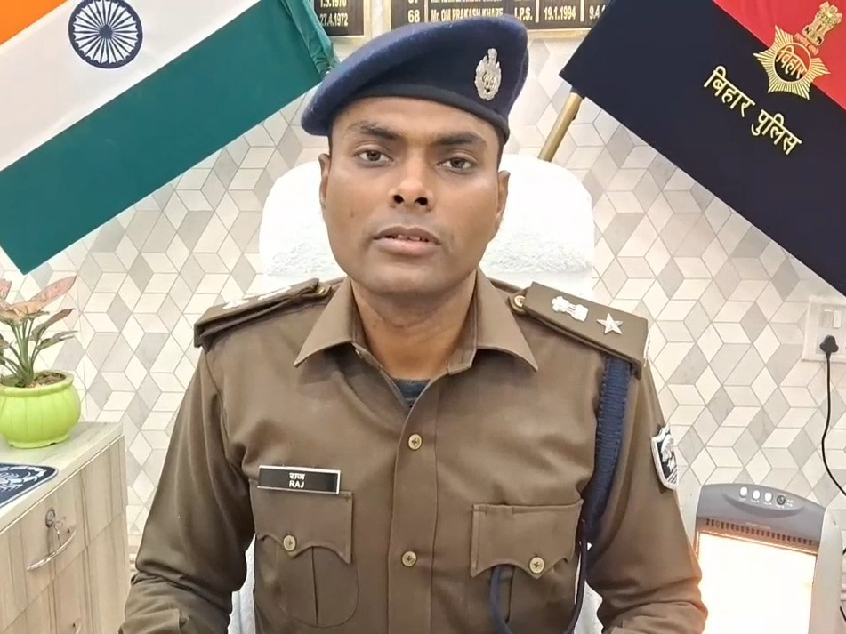 भोजपुर से पहले SP मिस्टर राज बक्सर के डुमरांव और मोतिहारी सदर के SDPO के रूप में अपनी कुशल सेवाएं दे चुके हैं।