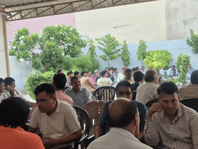 शहर के कई वार्डों से एक ही सीट के लिए तीन से चार उम्मीदवार अपनी मजबूत दावेदारी पेश कर रहे हैं।