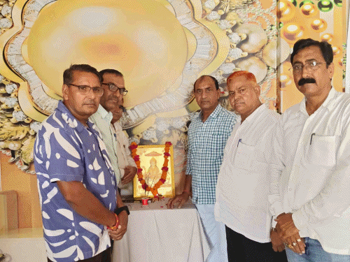 खेलों के नए नियम और तकनीक बदलाव बताए, माला और साफा पहनाकर किया स्वागत